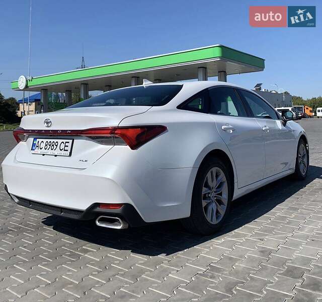 Седан Toyota Avalon 2018 в Луцьку