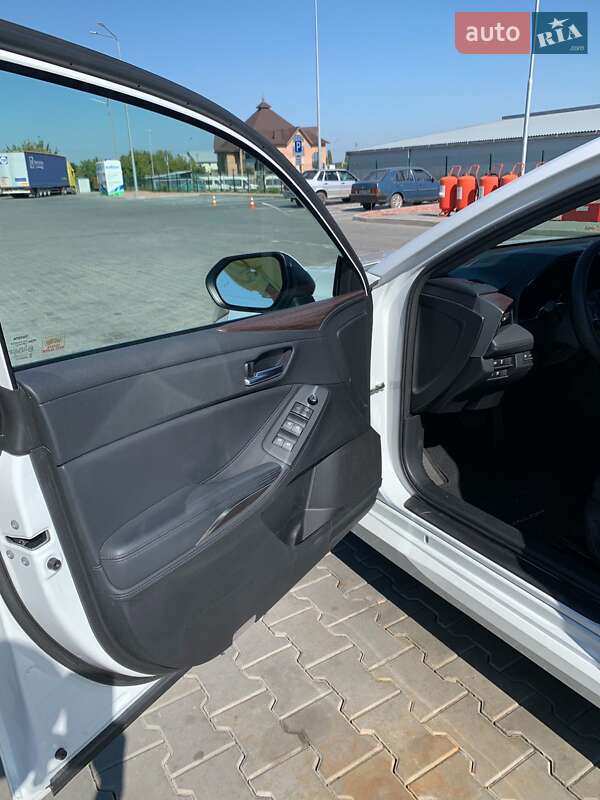 Седан Toyota Avalon 2018 в Луцьку