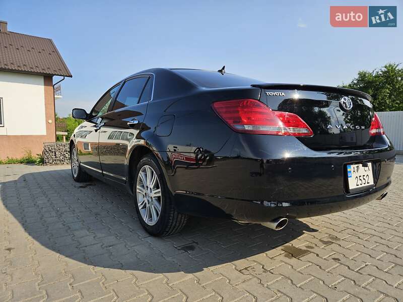 Седан Toyota Avalon 2008 в Снятине