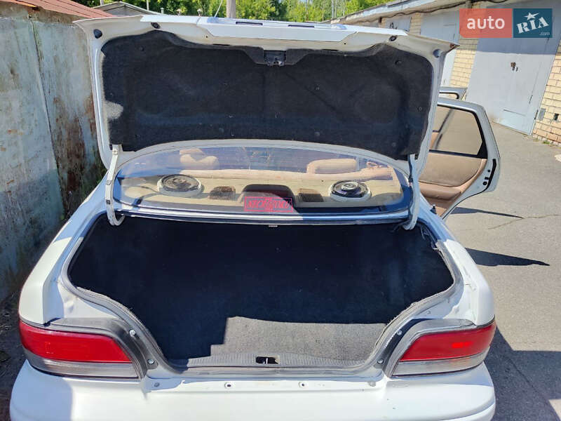 Седан Toyota Avalon 1995 в Киеве