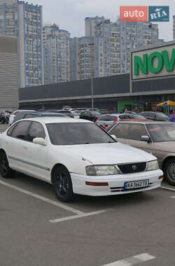 Седан Toyota Avalon 1995 в Киеве