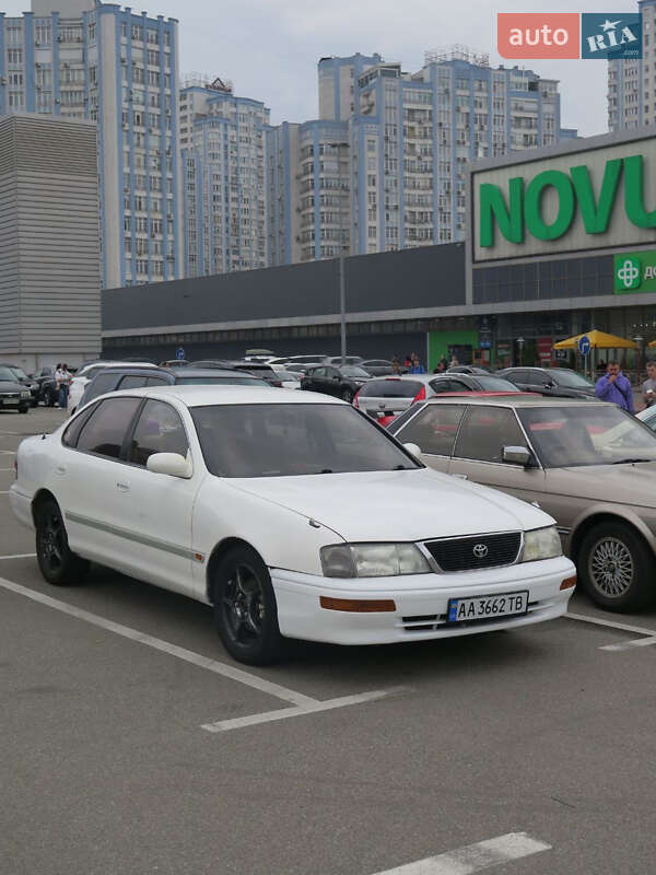 Седан Toyota Avalon 1995 в 