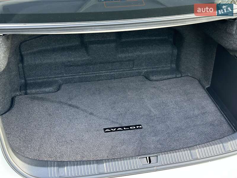 Седан Toyota Avalon 2014 в Дніпрі