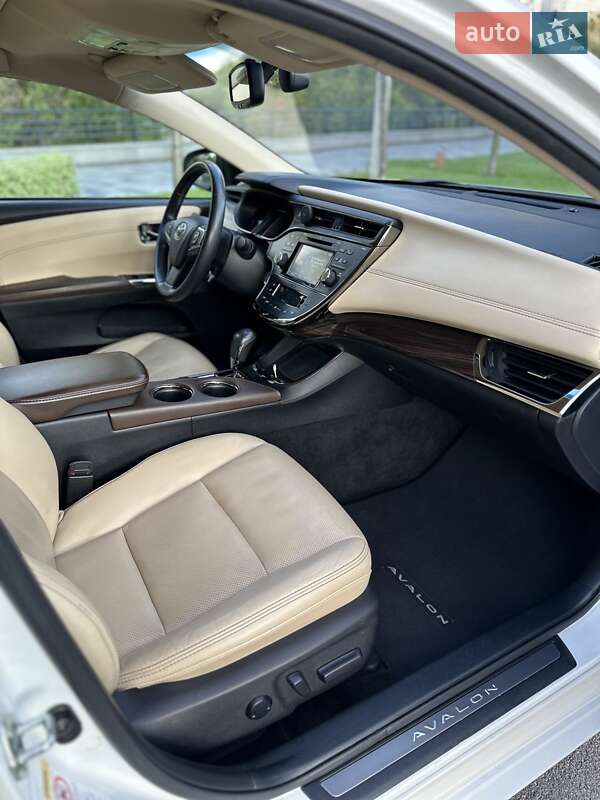 Седан Toyota Avalon 2014 в Дніпрі