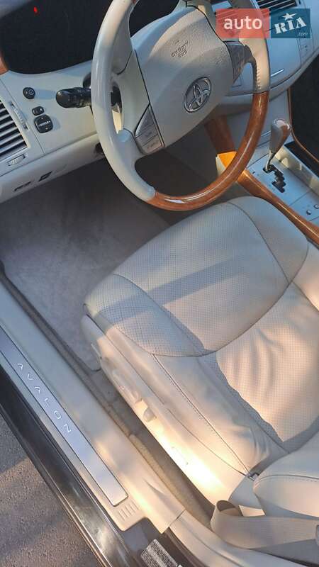 Седан Toyota Avalon 2006 в Измаиле