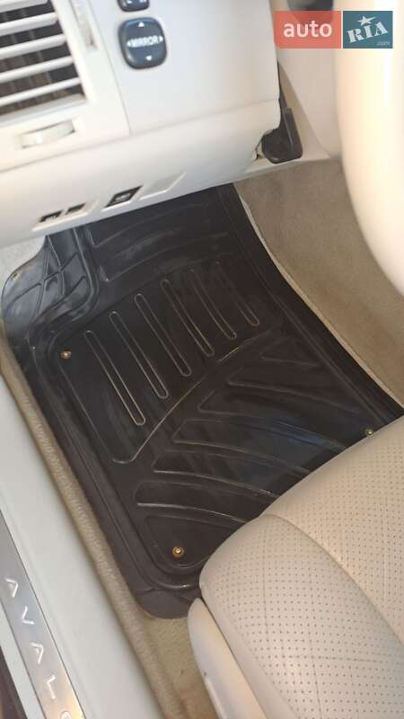 Седан Toyota Avalon 2006 в Измаиле