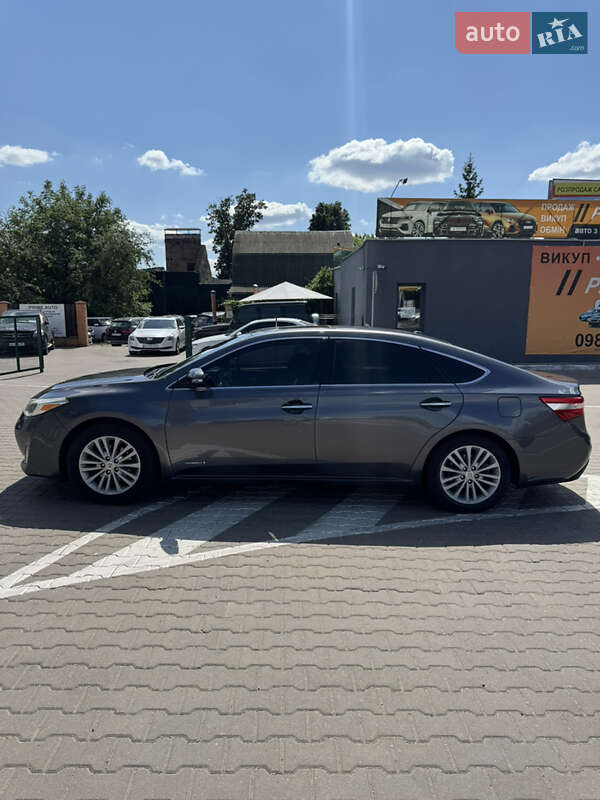 Седан Toyota Avalon 2013 в Вишневом