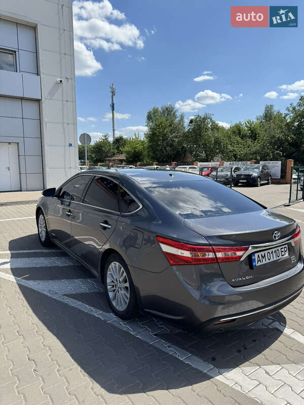 Седан Toyota Avalon 2013 в Вишневом
