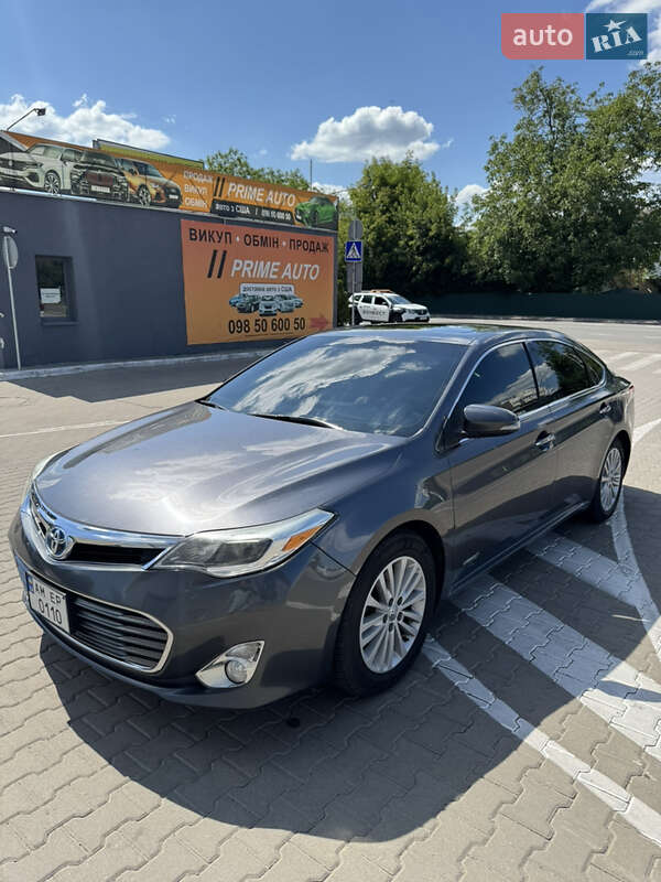 Седан Toyota Avalon 2013 в Вишневом