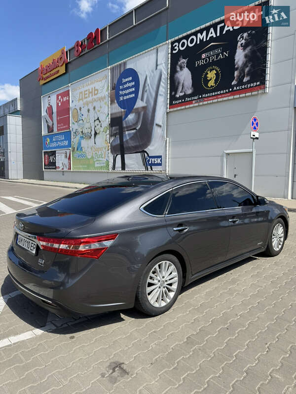 Седан Toyota Avalon 2013 в Вишневом