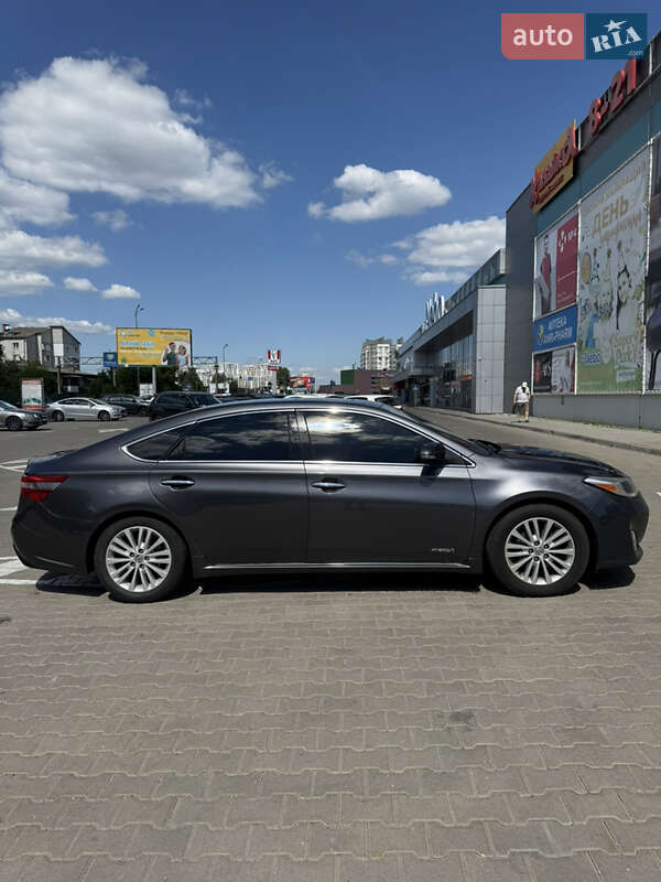 Седан Toyota Avalon 2013 в Вишневом