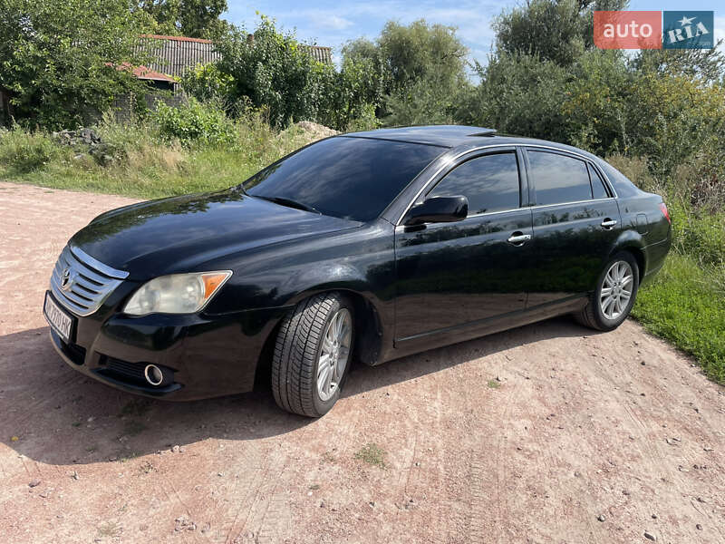 Седан Toyota Avalon 2008 в Черняхове