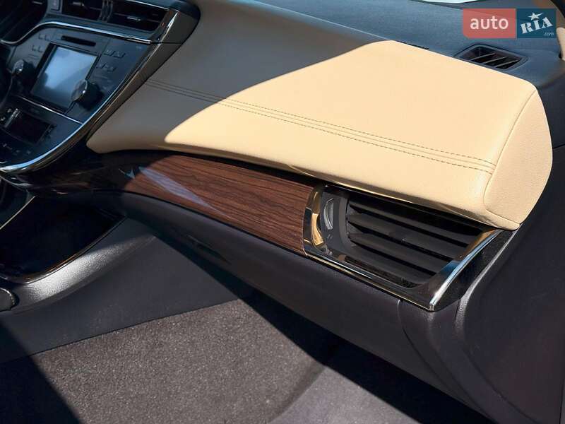 Седан Toyota Avalon 2014 в Львове