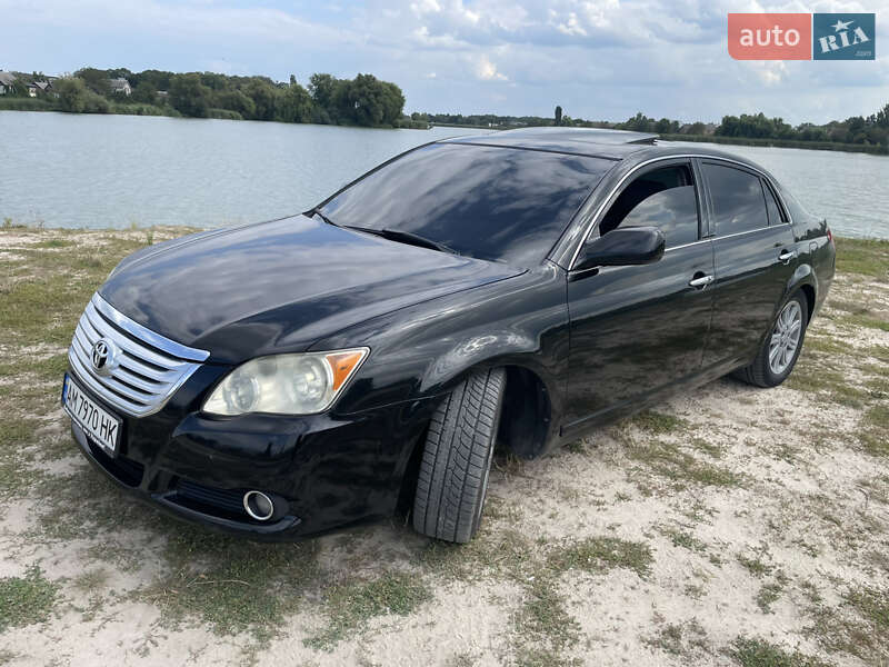 Седан Toyota Avalon 2008 в Черняхове