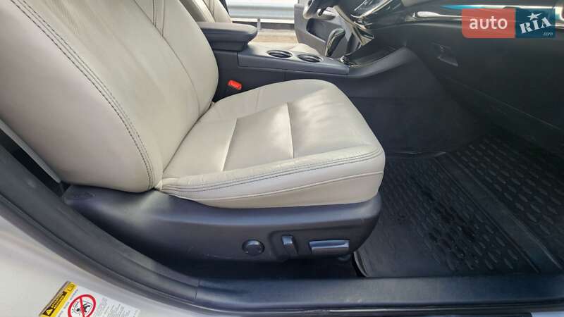 Седан Toyota Avalon 2014 в Києві