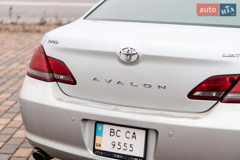 Седан Toyota Avalon 2008 в Львові
