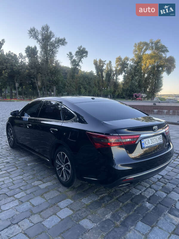 Седан Toyota Avalon 2015 в Киеве