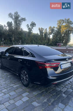 Седан Toyota Avalon 2015 в 