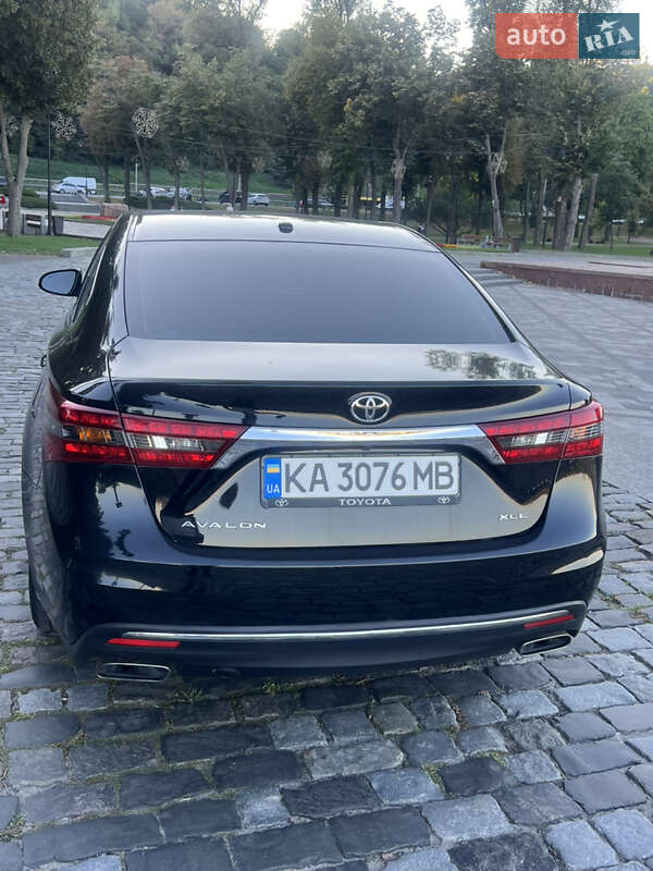 Седан Toyota Avalon 2015 в Киеве