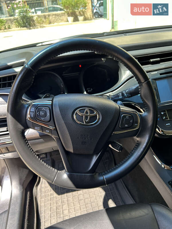 Седан Toyota Avalon 2016 в Володимирі