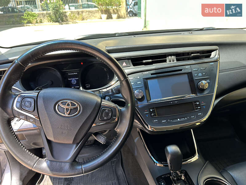 Седан Toyota Avalon 2016 в Володимирі