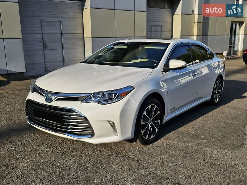 Седан Toyota Avalon 2017 в  фото Седан Toyota Avalon 2017 в