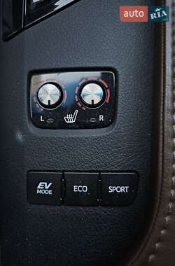 Седан Toyota Avalon 2017 в  фото 38 Седан Toyota Avalon 2017 в