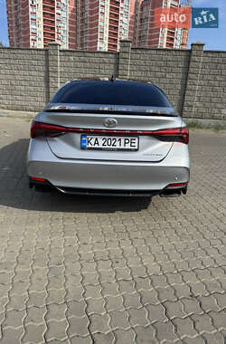 Седан Toyota Avalon 2019 в Черноморске