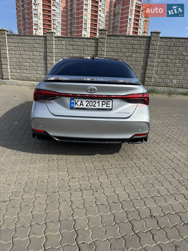 Седан Toyota Avalon 2019 в Черноморске