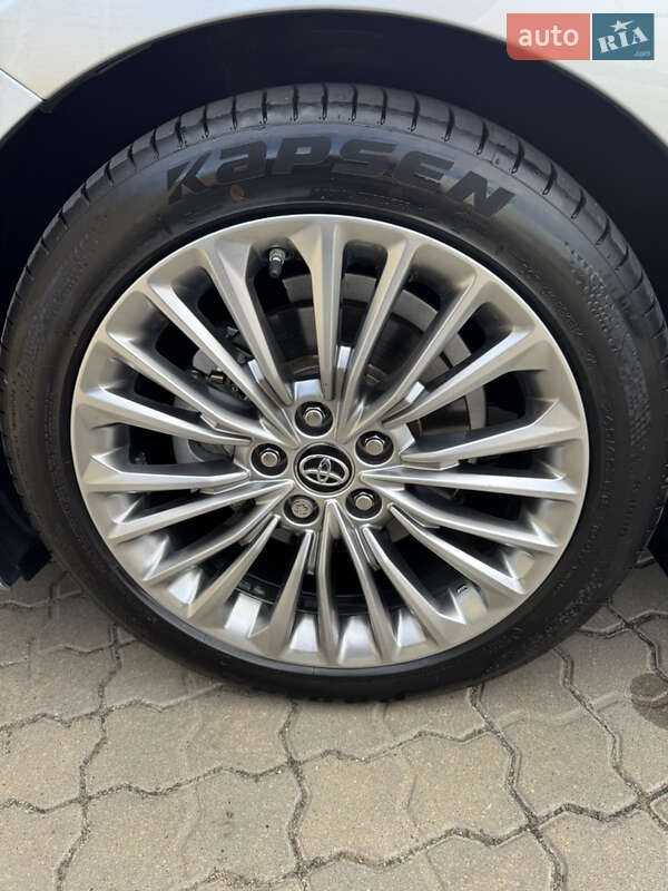 Седан Toyota Avalon 2019 в Черноморске