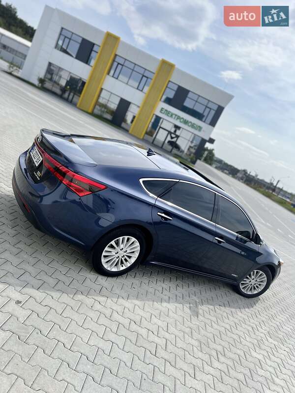Седан Toyota Avalon 2015 в Львове
