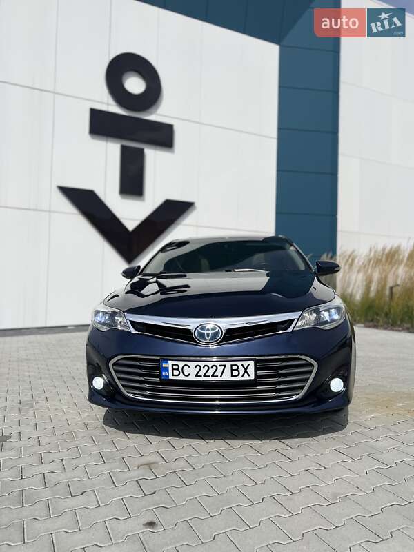 Седан Toyota Avalon 2015 в Львове