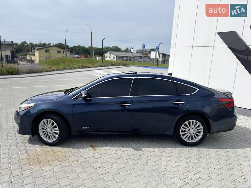 Седан Toyota Avalon 2015 в Львове