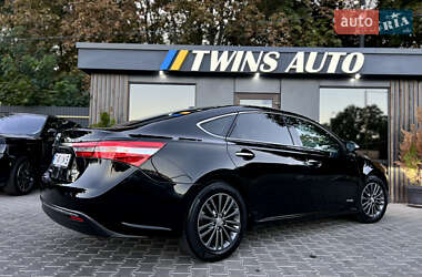 Седан Toyota Avalon 2012 в 