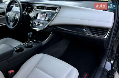 Седан Toyota Avalon 2012 в 