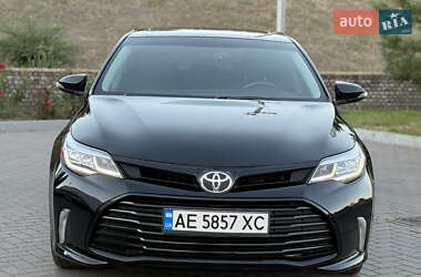 Седан Toyota Avalon 2015 в Кам'янському