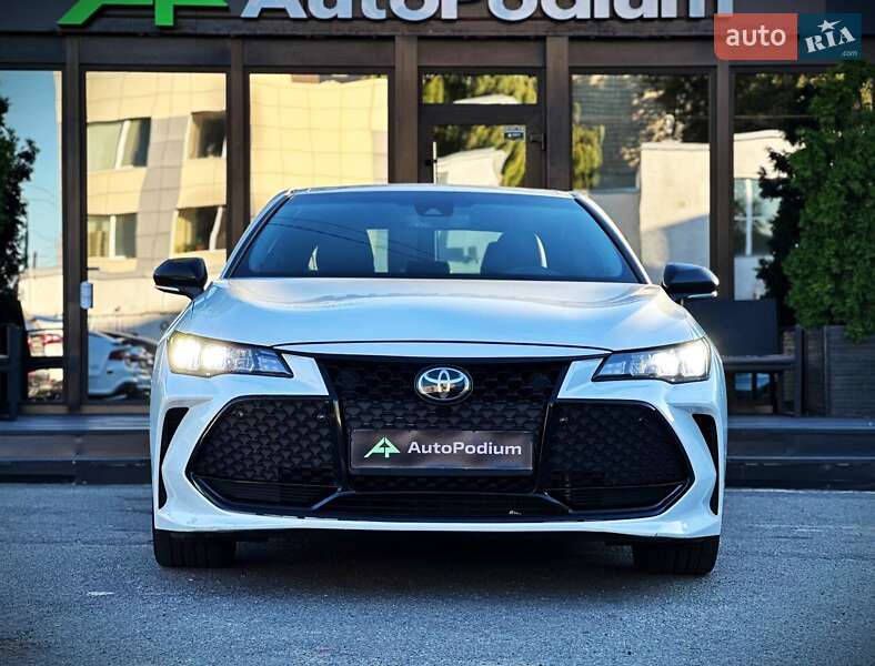 Седан Toyota Avalon 2018 в Киеве