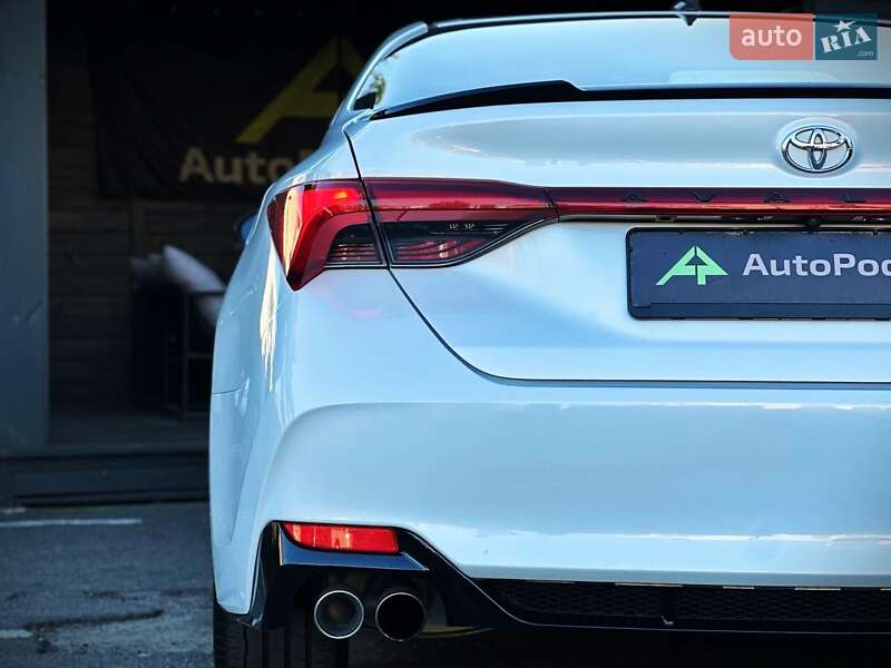 Седан Toyota Avalon 2018 в Киеве