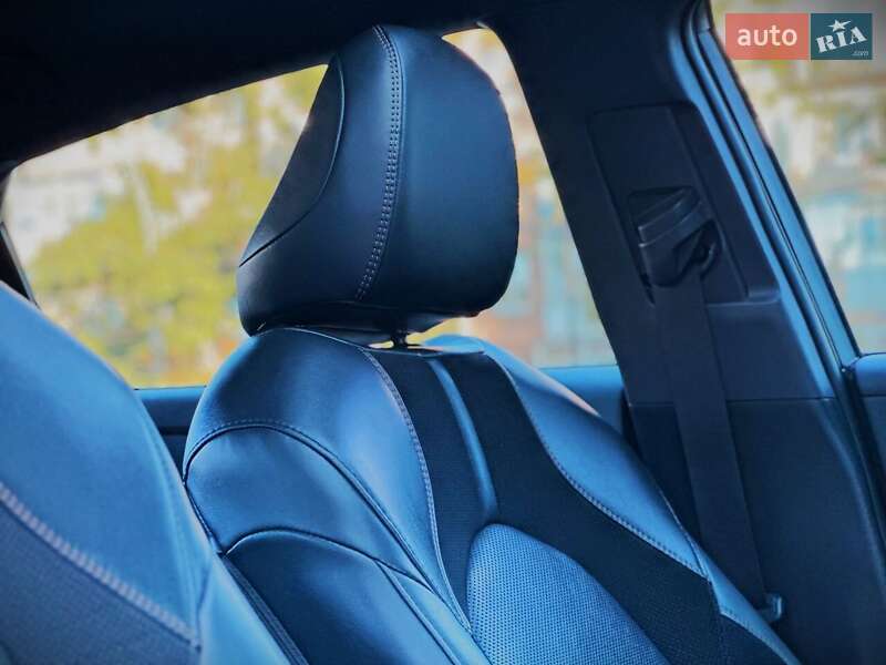 Седан Toyota Avalon 2018 в Киеве