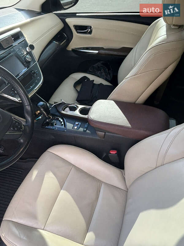 Седан Toyota Avalon 2016 в Киеве