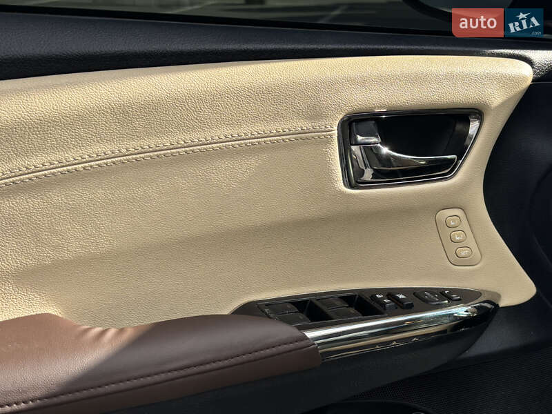Седан Toyota Avalon 2016 в Киеве
