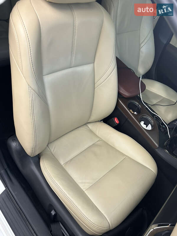 Седан Toyota Avalon 2016 в Киеве