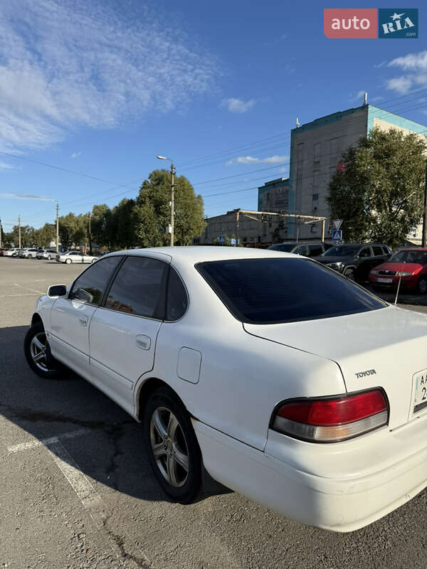 Седан Toyota Avalon 1996 в Киеве