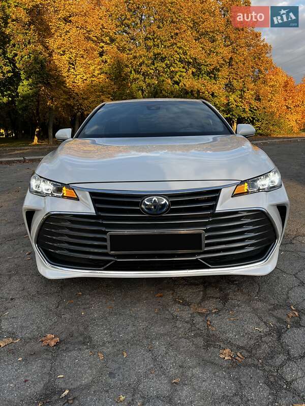 Седан Toyota Avalon 2019 в Володимирі