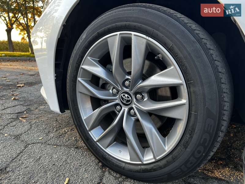 Седан Toyota Avalon 2019 в Володимирі