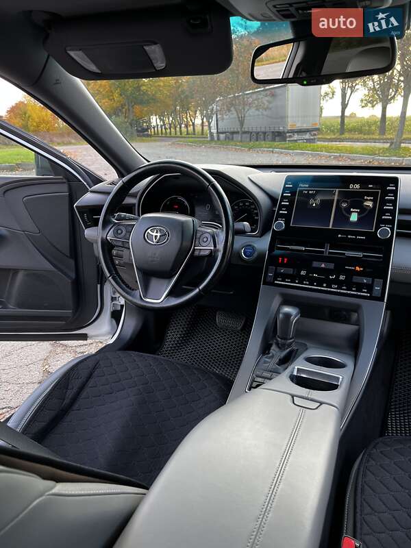 Седан Toyota Avalon 2019 в Володимирі
