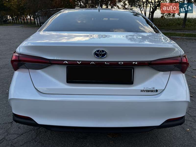Седан Toyota Avalon 2019 в Володимирі