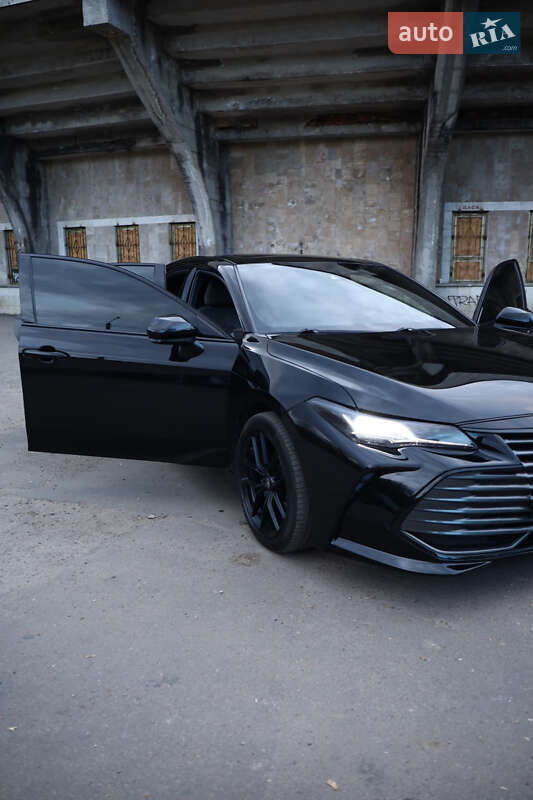 Седан Toyota Avalon 2018 в Ивано-Франковске