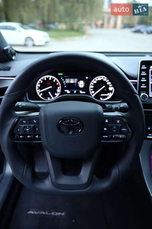Седан Toyota Avalon 2018 в Ивано-Франковске