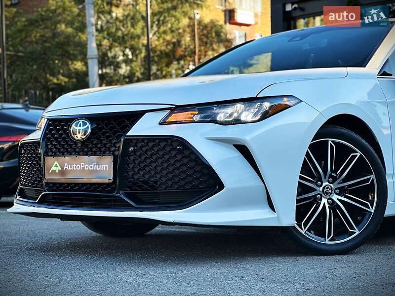 Седан Toyota Avalon 2018 в Киеве фото 5 Седан Toyota Avalon 2018 в Киеве